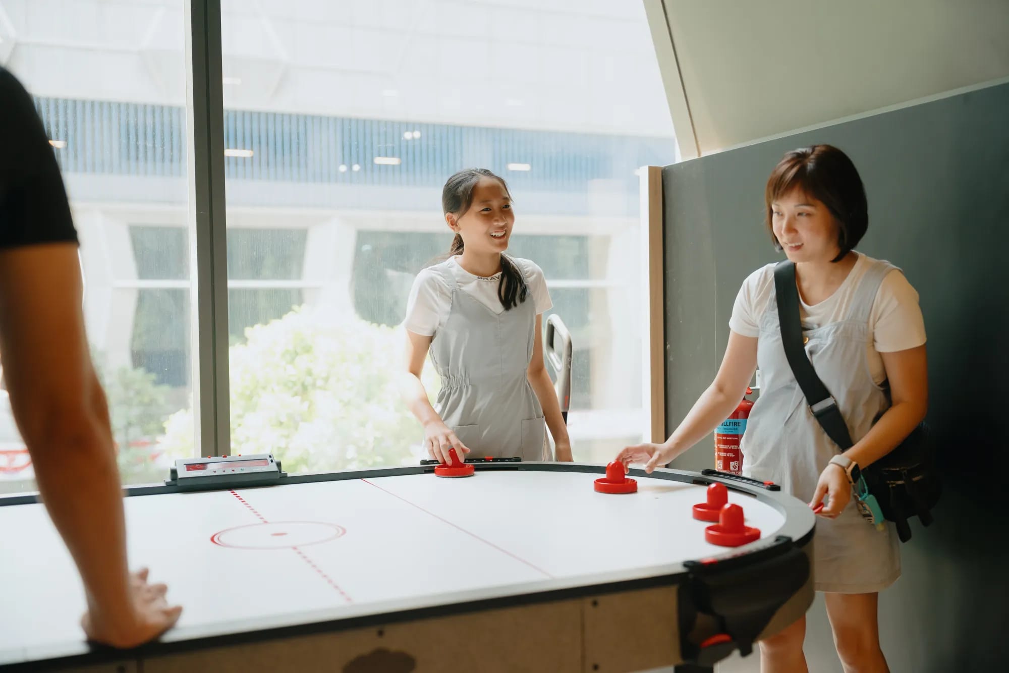 Air hockey table