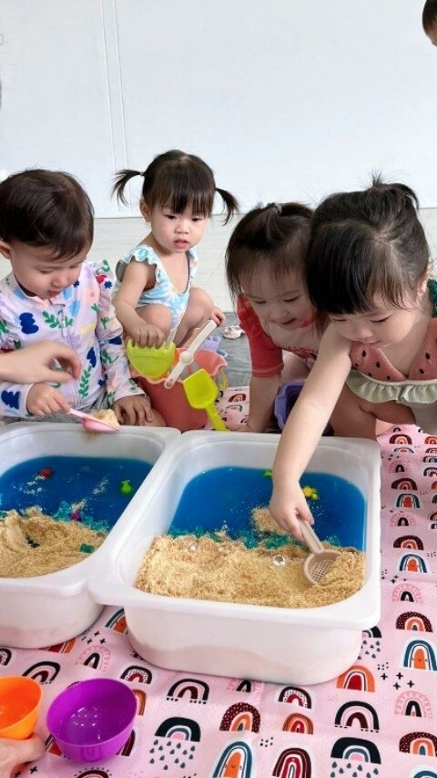 Sensory play helps children to develop both fine and gross motor skills. 

As children use their pincer grip, pick things up, measure, pour and manipulate objects they develop their fine motor skills.

It also helps to build nerve connections in the brain and encourages the development of language which are all essential in a child's development!

Join our WhatsApp community to get an insight of our Sensory Play preparation/make bookings to join us for Sensory Play on Thursdays!
*Link can be found on our bio*